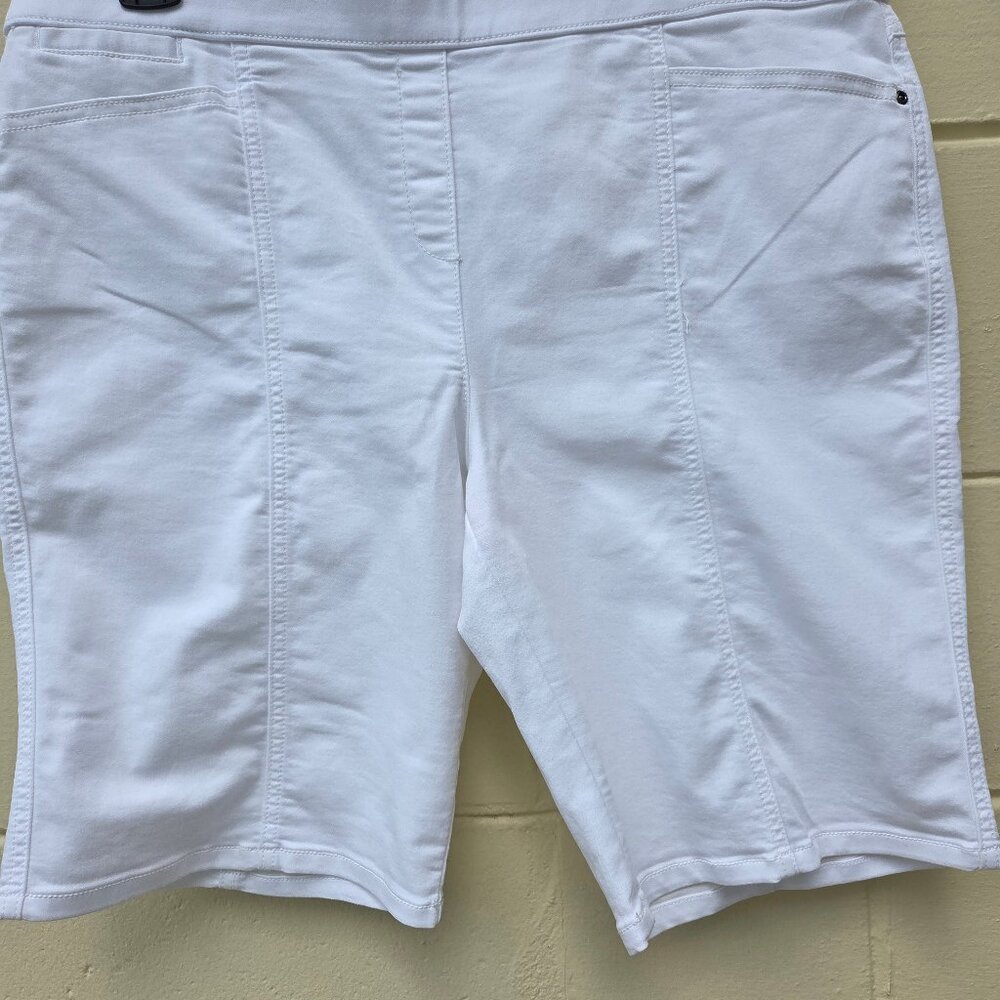 Briggs women's white shorts size 18